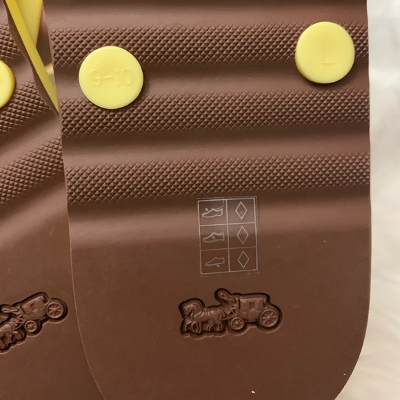 Spanking Brand New COACH Flip Flops w/ Banana Print😋Unisex - Picture 13 of 16